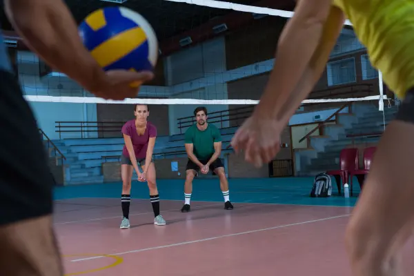 volleyball_players_practicing-min.webp